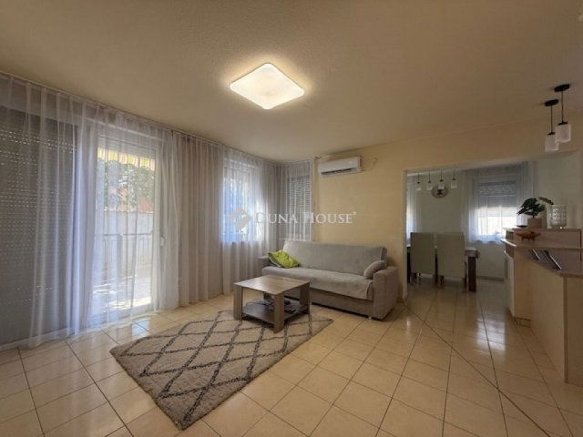 Eladó családi ház, Vecsésen 105 M Ft, 4 szobás