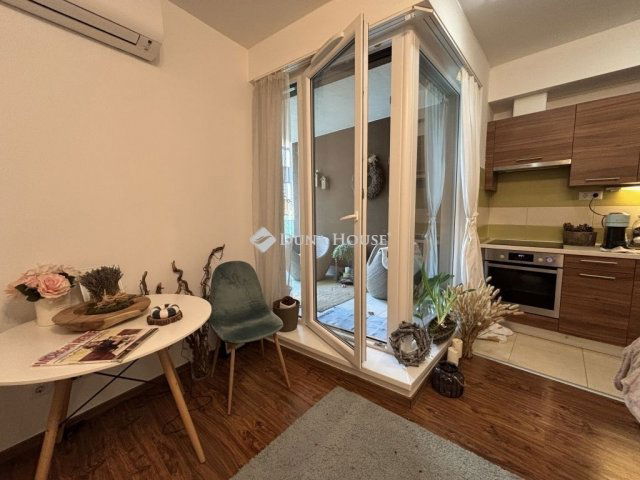 Eladó téglalakás, Budapesten, VIII. kerületben 75 M Ft, 1 szobás