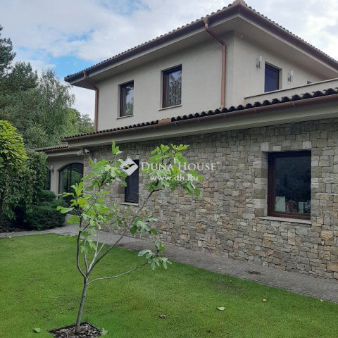 Eladó családi ház, Szentendrén 625.6 M Ft, 3 szobás