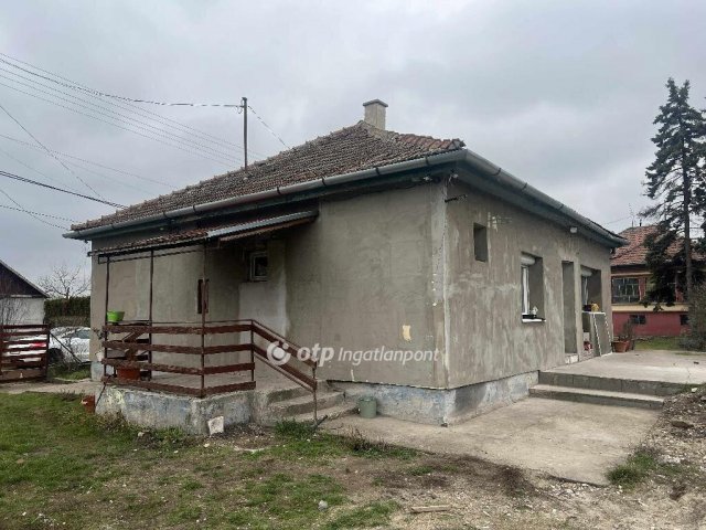 Eladó családi ház, Tápiószelén 29.9 M Ft, 2 szobás