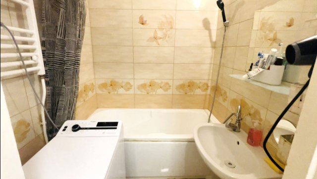 Eladó panellakás, Győrött 57.5 M Ft, 5 szobás