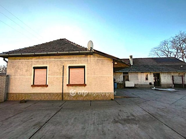 Eladó családi ház, Gádoroson 16 M Ft, 4 szobás