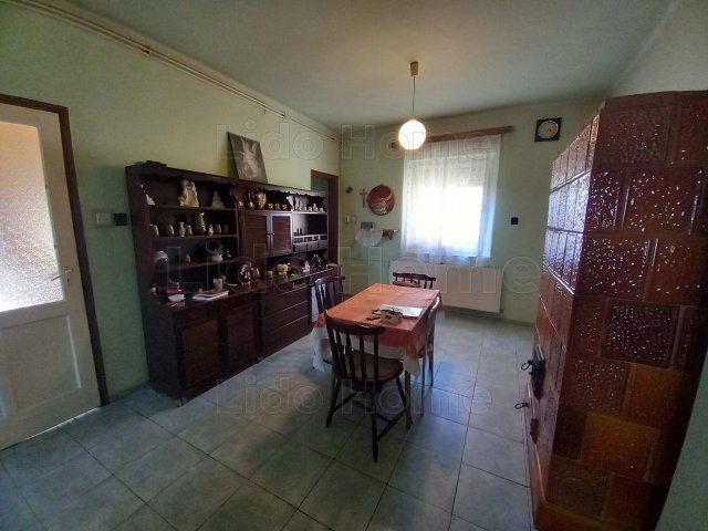 Eladó családi ház, Mosonszentmiklóson 32.9 M Ft
