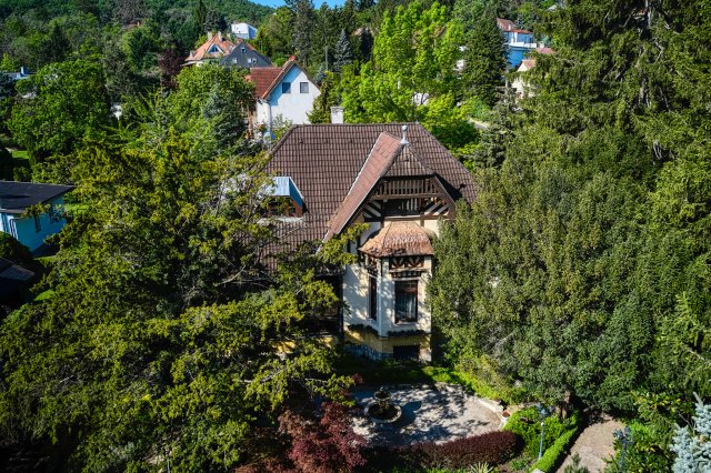 Eladó családi ház, Sopronban, Fenyves soron 399 M Ft, 7 szobás
