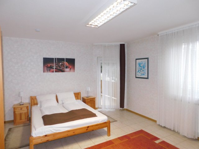 Eladó családi ház, Hévízen 130.993 M Ft, 12 szobás