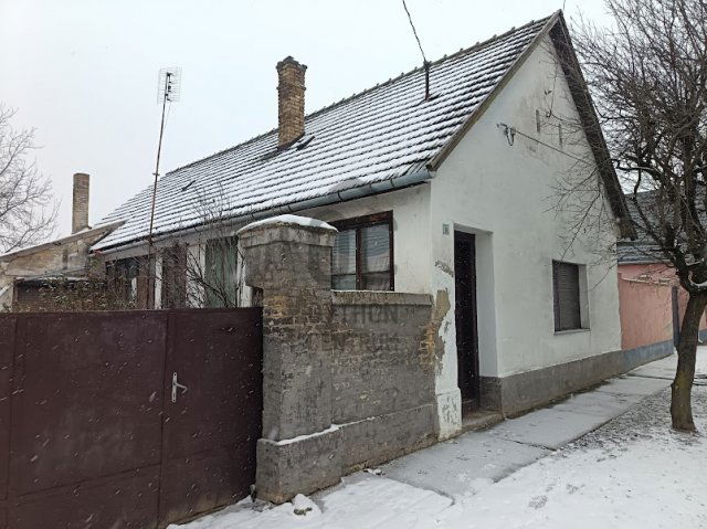 Eladó családi ház, Faddon 14 M Ft, 3 szobás