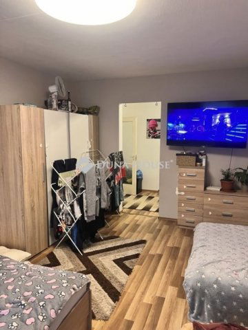 Eladó panellakás, Veszprémben 55.5 M Ft, 3 szobás