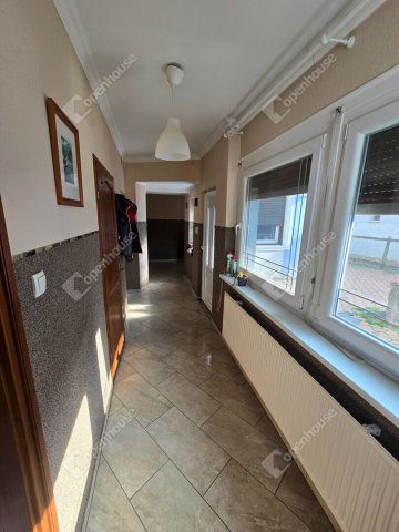 Eladó családi ház, Vecsésen 79.9 M Ft, 4 szobás