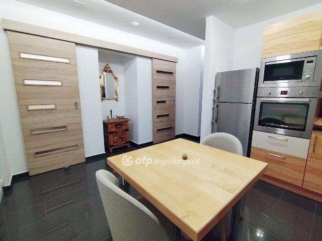 Eladó téglalakás, Zalaszentgróton 54.9 M Ft, 2 szobás