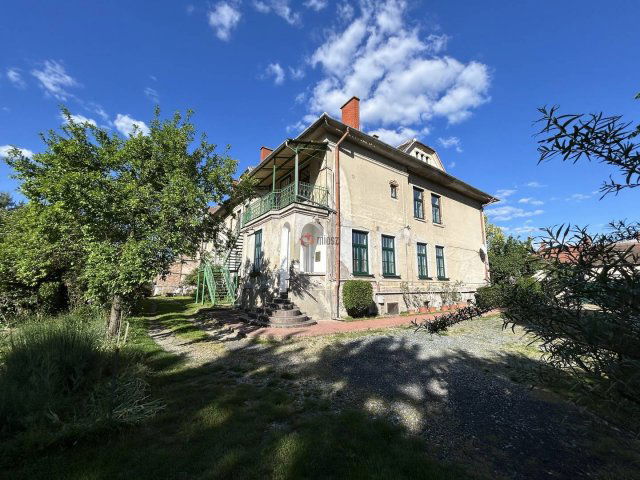 Eladó téglalakás, Sárváron 99.9 M Ft, 5 szobás