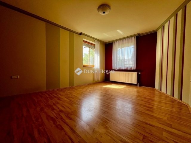 Eladó családi ház, Bólyban 99 M Ft, 5 szobás