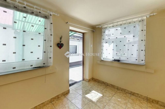 Eladó családi ház, Kecskeméten 39.9 M Ft, 3 szobás