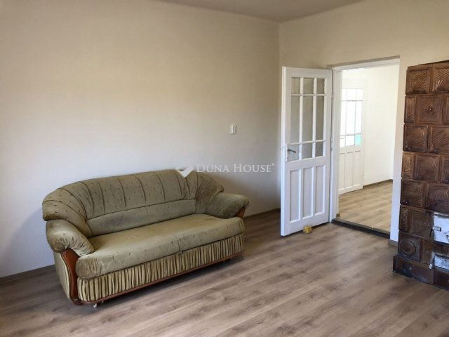 Eladó családi ház, Magyon 14.9 M Ft, 2 szobás