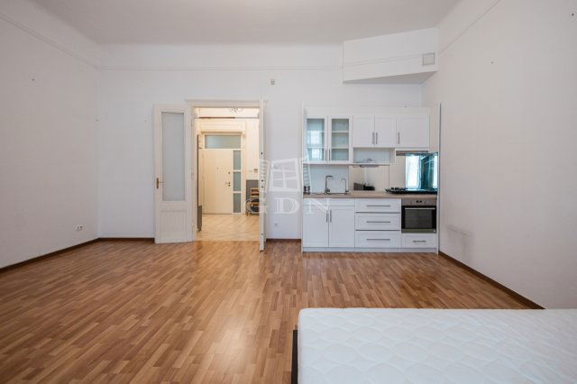 Eladó téglalakás, Budapesten, V. kerületben 109 M Ft, 1+1 szobás