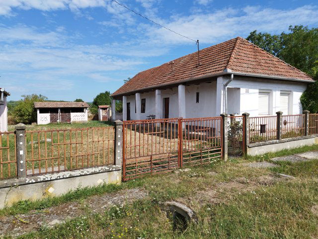 Eladó családi ház, Detken 8.99 M Ft, 2 szobás