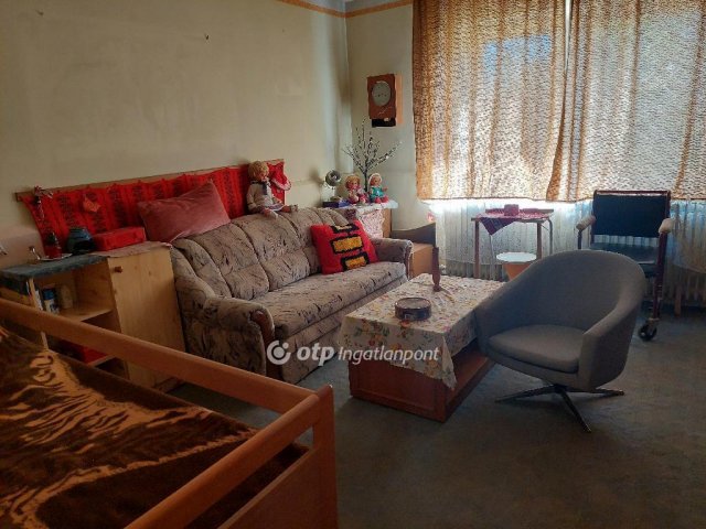 Eladó téglalakás, Zircen 35 M Ft, 2 szobás