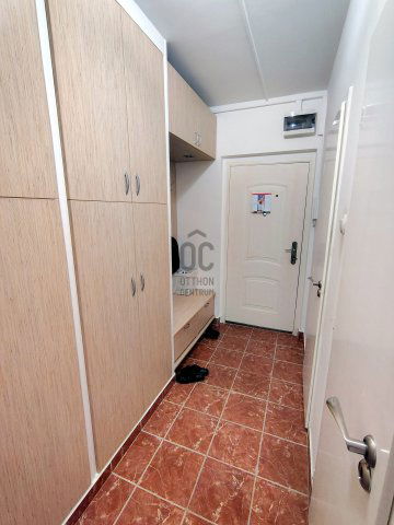 Kiadó panellakás, albérlet, Cegléden 150 E Ft / hó, 3 szobás