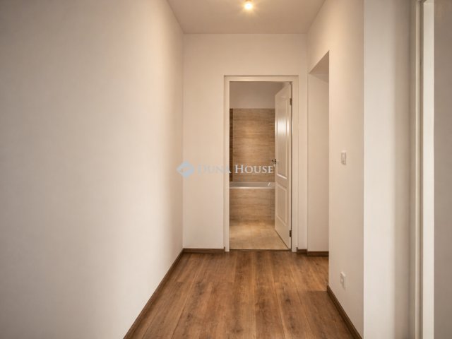 Eladó családi ház, Pécelen 89.9 M Ft, 3 szobás