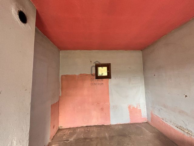 Eladó családi ház, Törtelen 5.5 M Ft, 2 szobás