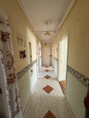 Eladó családi ház, Érden, Velencei úton 89 M Ft, 2 szobás