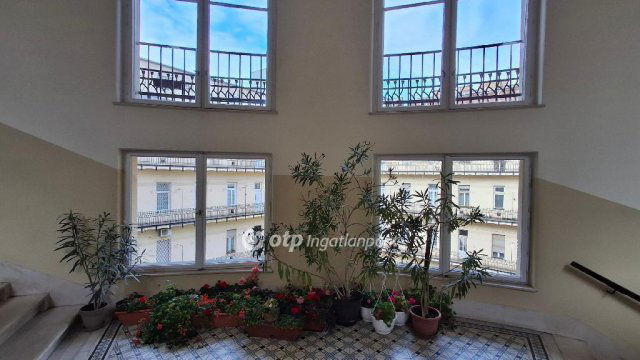 Eladó téglalakás, Budapesten, VIII. kerületben 65.5 M Ft