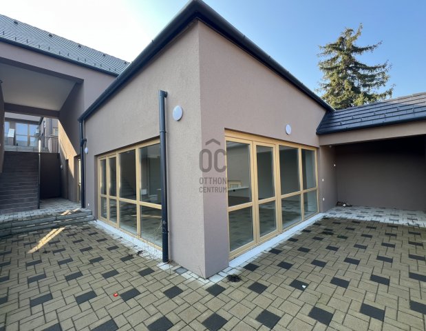 Eladó téglalakás, Szekszárdon 135 M Ft, 4 szobás