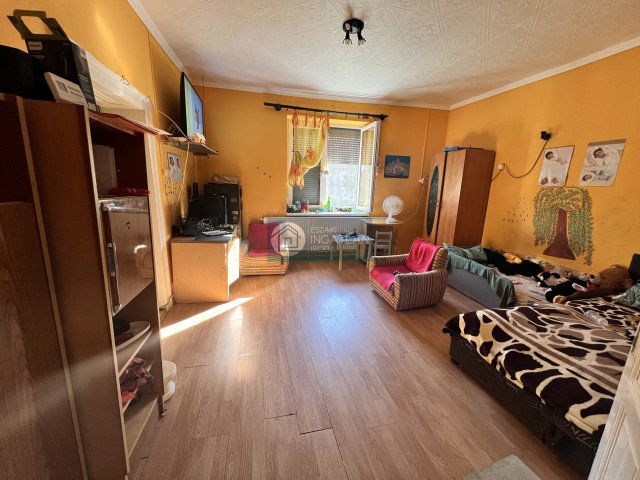 Eladó családi ház, Csernelyen 9.6 M Ft, 2 szobás