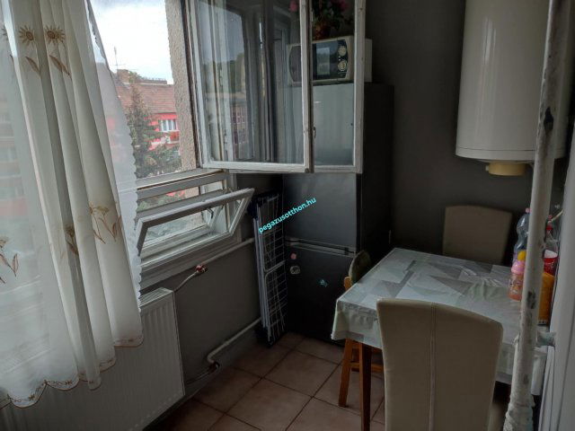 Eladó téglalakás, Ózdon 6.6 M Ft, 1 szobás