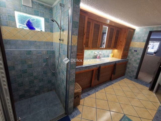 Eladó családi ház, Érden 118.9 M Ft, 3 szobás