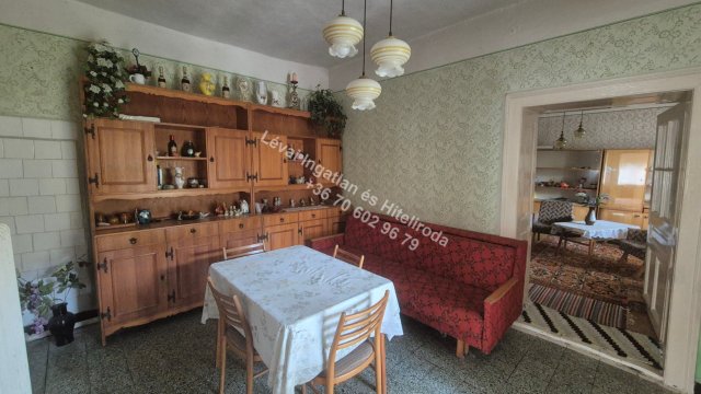 Eladó családi ház, Békésen 21.5 M Ft, 3 szobás