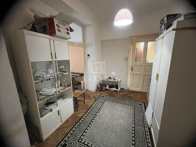 Eladó téglalakás, Budapesten, VIII. kerületben, Dugonics utcában
