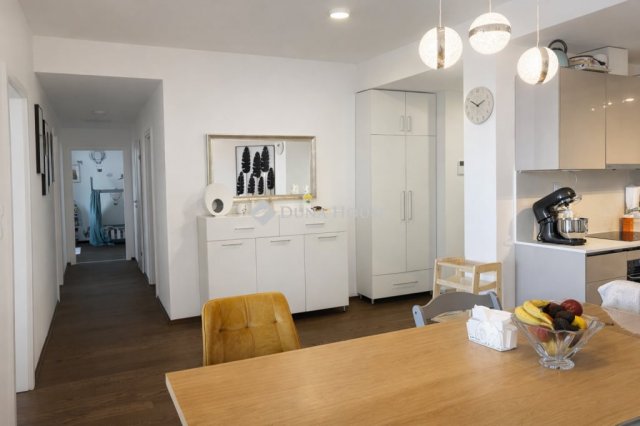 Eladó téglalakás, Szegeden 145 M Ft, 4 szobás