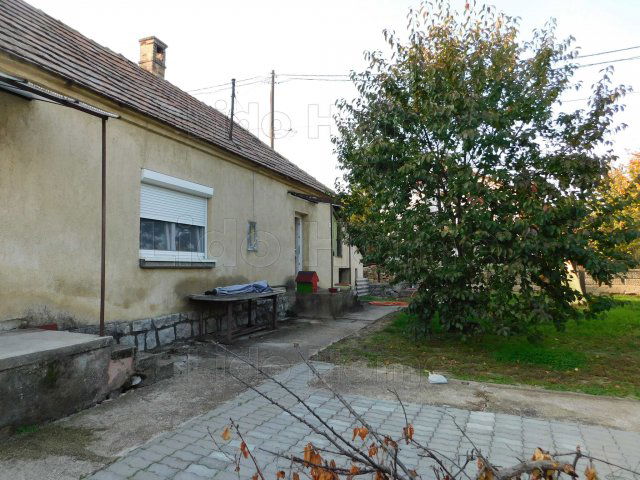 Eladó családi ház, Csopakon 65 M Ft, 8 szobás