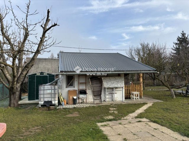 Eladó nyaraló, Tatabányán 16.5 M Ft, 1 szobás