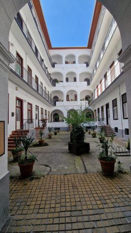 Eladó téglalakás, Budapesten, VI. kerületben 54.9 M Ft, 1 szobás