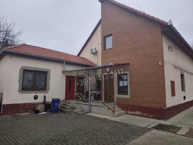 Eladó családi ház, Vecsésen 123 M Ft, 6 szobás