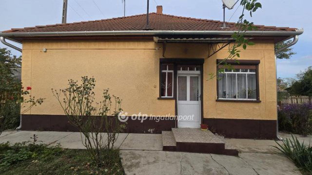 Eladó családi ház, Nádudvaron 24.7 M Ft, 2 szobás