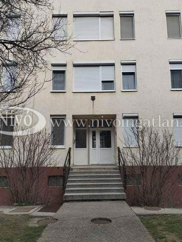 Eladó téglalakás, Hajmáskéren 34.9 M Ft, 1+1 szobás