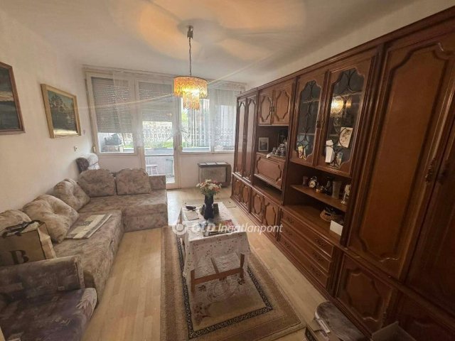 Eladó téglalakás, Cegléden 47.5 M Ft, 3 szobás