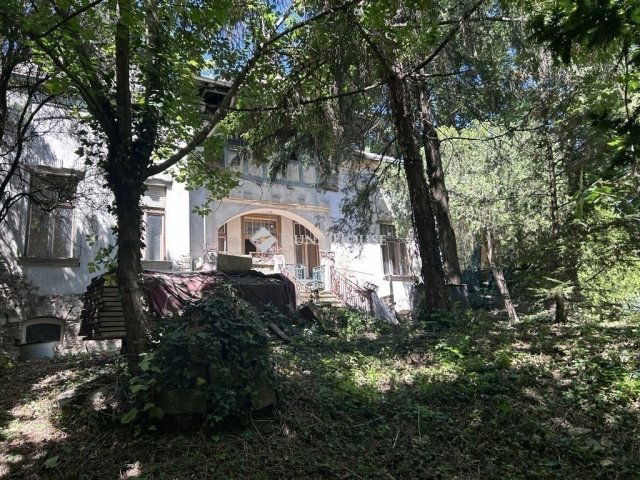 Eladó családi ház, Pécsett 499 M Ft, 1 szobás