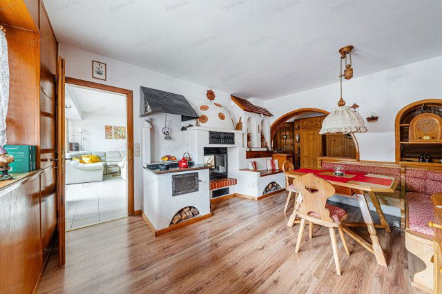 Eladó családi ház, Bodajkon 133.9 M Ft, 8+1 szobás