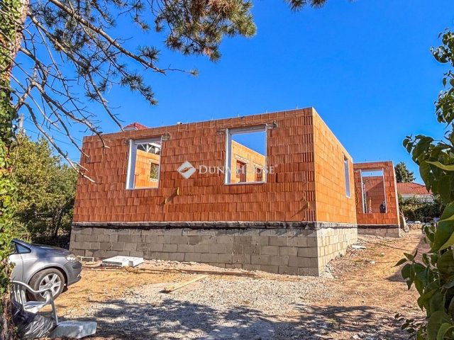 Eladó családi ház, Szentendrén 164.9 M Ft, 5 szobás