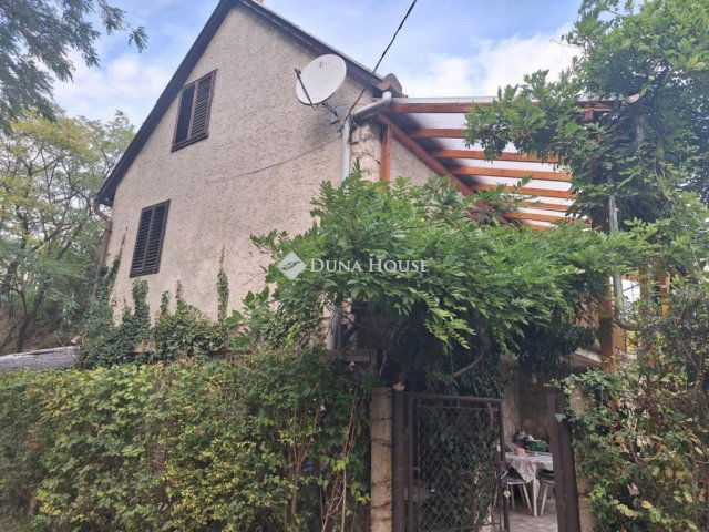 Eladó nyaraló, Neszmélyen 36.9 M Ft, 3 szobás