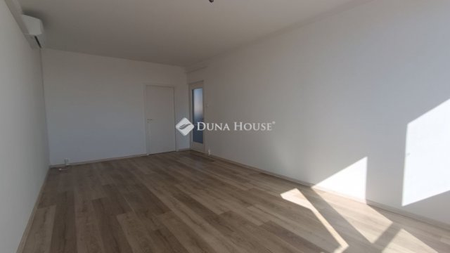 Eladó panellakás, Kecskeméten 45.9 M Ft, 2 szobás