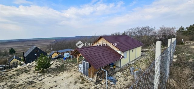 Eladó családi ház, Mányon 28 M Ft, 3 szobás
