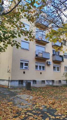 Eladó téglalakás, Szekszárdon 39.5 M Ft, 2 szobás