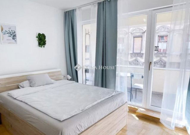 Eladó téglalakás, Budapesten, VI. kerületben 175 M Ft, 2 szobás