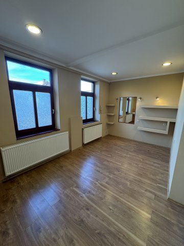 Eladó családi ház, Veszprémben 95.9 M Ft, 6 szobás