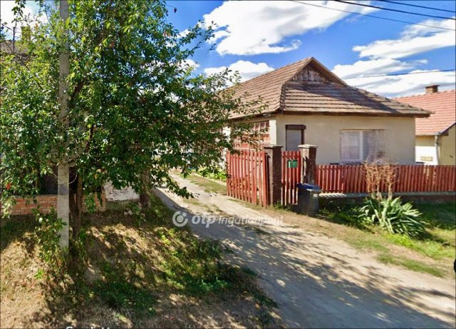 Eladó családi ház, Őrhalmon 24 M Ft, 4 szobás