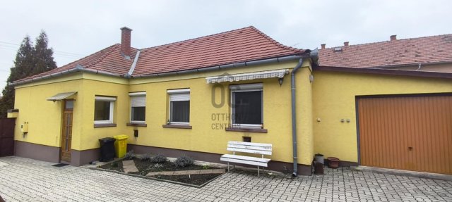 Eladó családi ház, Devecseren 45.9 M Ft, 3 szobás